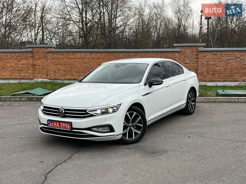 Седан Volkswagen Passat 2021 в Дрогобыче