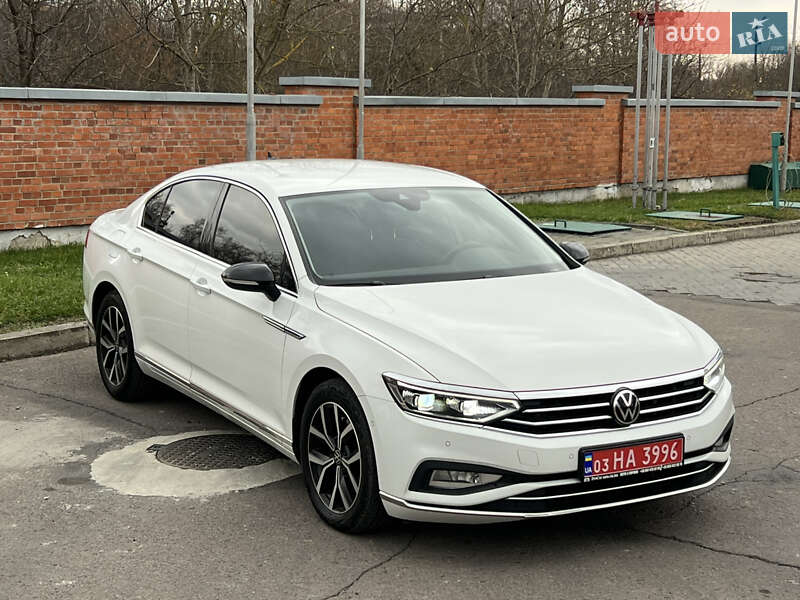 Седан Volkswagen Passat 2021 в Дрогобыче