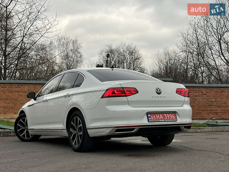 Седан Volkswagen Passat 2021 в Дрогобыче