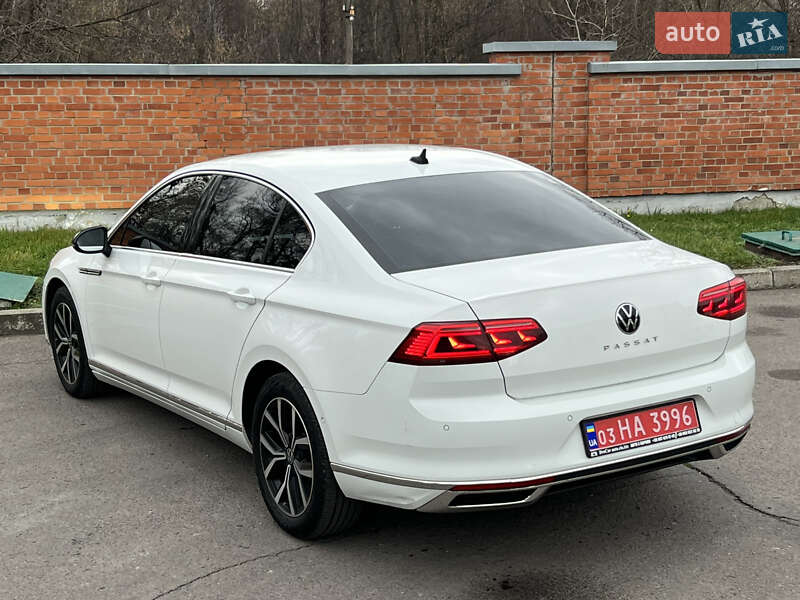 Седан Volkswagen Passat 2021 в Дрогобыче
