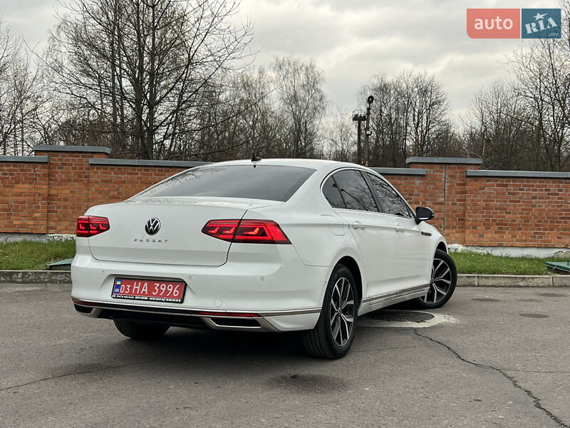 Седан Volkswagen Passat 2021 в Дрогобыче