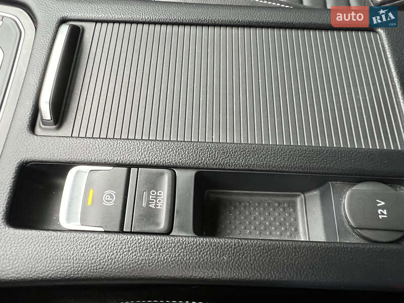 Седан Volkswagen Passat 2021 в Дрогобыче