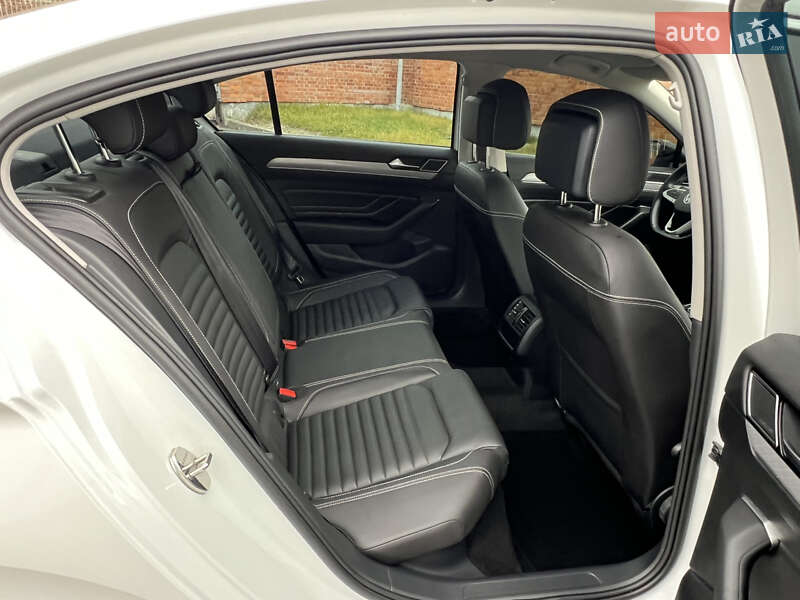 Седан Volkswagen Passat 2021 в Дрогобыче