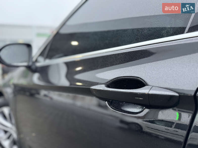 Седан Volkswagen Passat 2016 в Тростянце