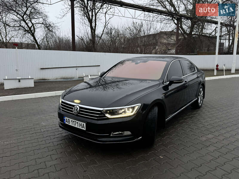 Седан Volkswagen Passat 2016 в Тростянце