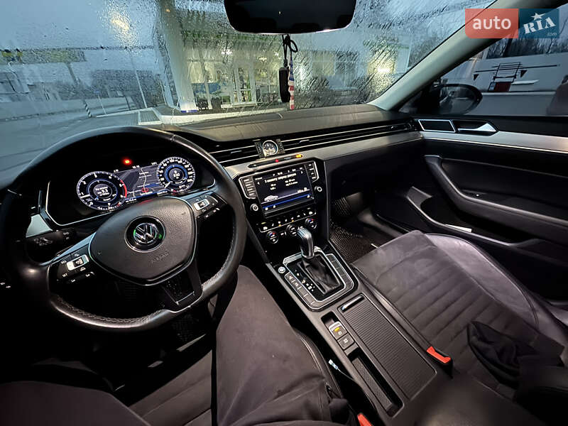 Седан Volkswagen Passat 2016 в Тростянце