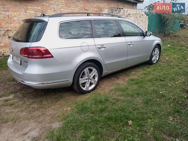 Универсал Volkswagen Passat 2011 в Каменке