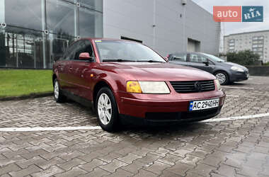 Седан Volkswagen Passat 1998 в Луцьку
