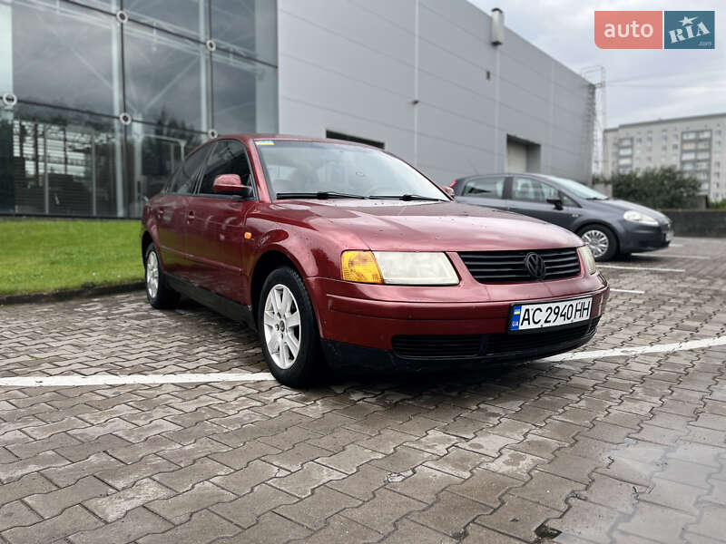 Седан Volkswagen Passat 1998 в Луцке