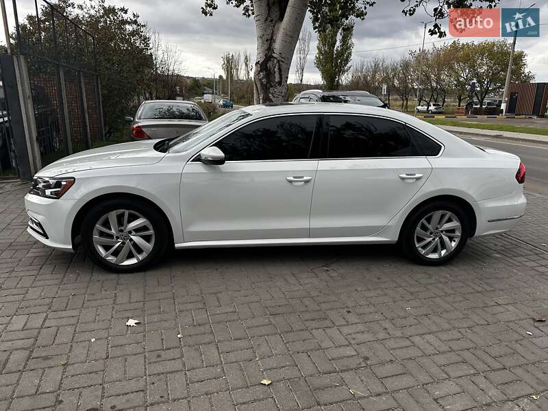 Седан Volkswagen Passat 2018 в Николаеве
