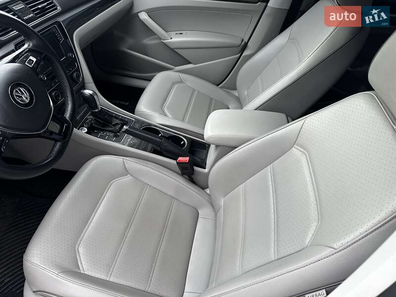Седан Volkswagen Passat 2018 в Николаеве