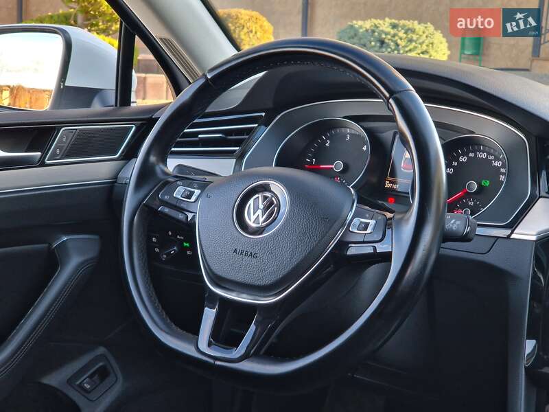 Седан Volkswagen Passat 2016 в Дрогобыче
