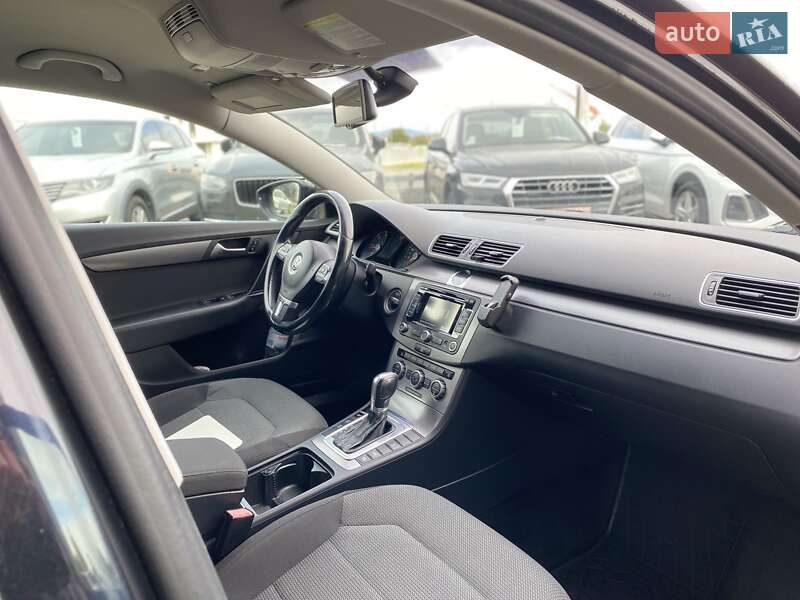 Седан Volkswagen Passat 2014 в Ужгороді
