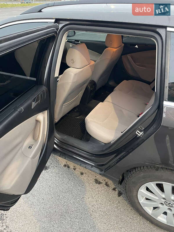 Универсал Volkswagen Passat 2009 в Долине