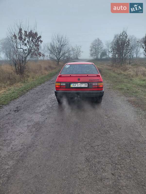 Седан Volkswagen Passat 1991 в Сквире