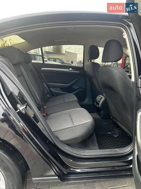 Седан Volkswagen Passat 2017 в Черкассах