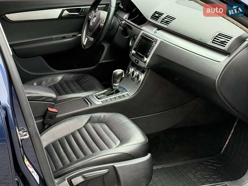 Седан Volkswagen Passat 2012 в Одессе