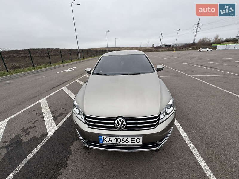 Седан Volkswagen Passat 2014 в Ровно