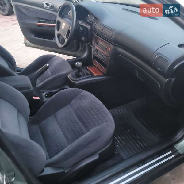 Седан Volkswagen Passat 2003 в Болехове