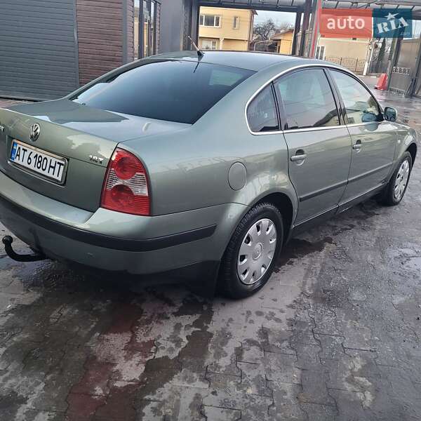 Седан Volkswagen Passat 2003 в Болехове