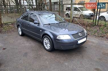 Седан Volkswagen Passat 2002 в Запорожье