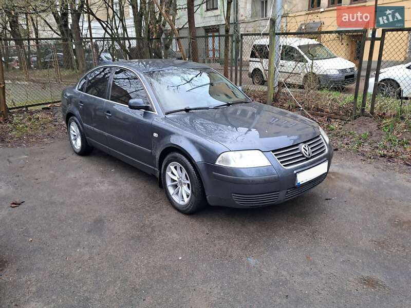 Седан Volkswagen Passat 2002 в Запорожье