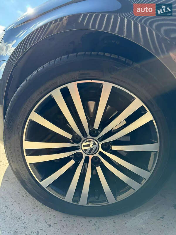 Седан Volkswagen Passat 2014 в Львове