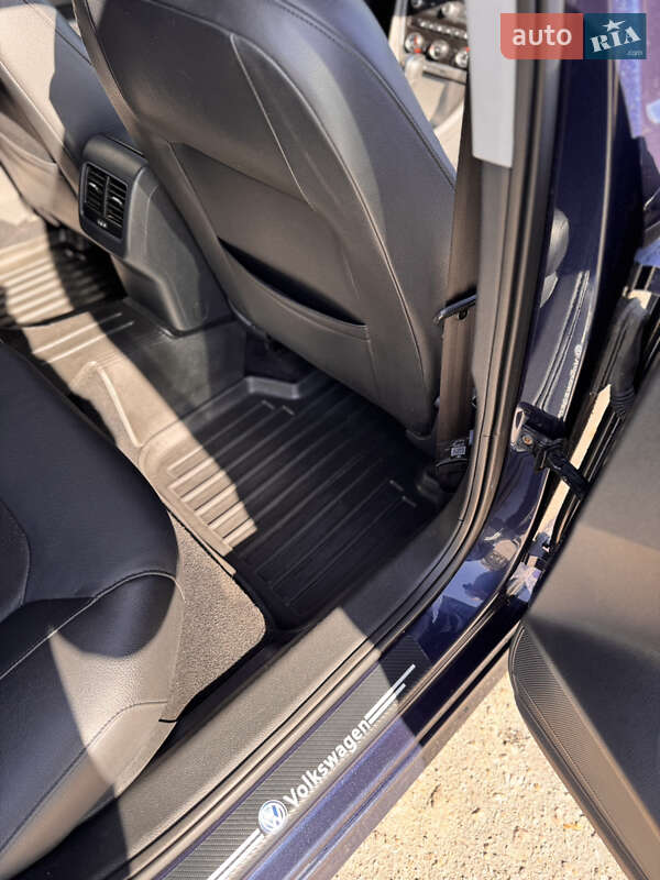 Седан Volkswagen Passat 2014 в Лозовой