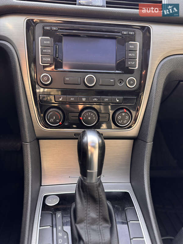 Седан Volkswagen Passat 2014 в Лозовой