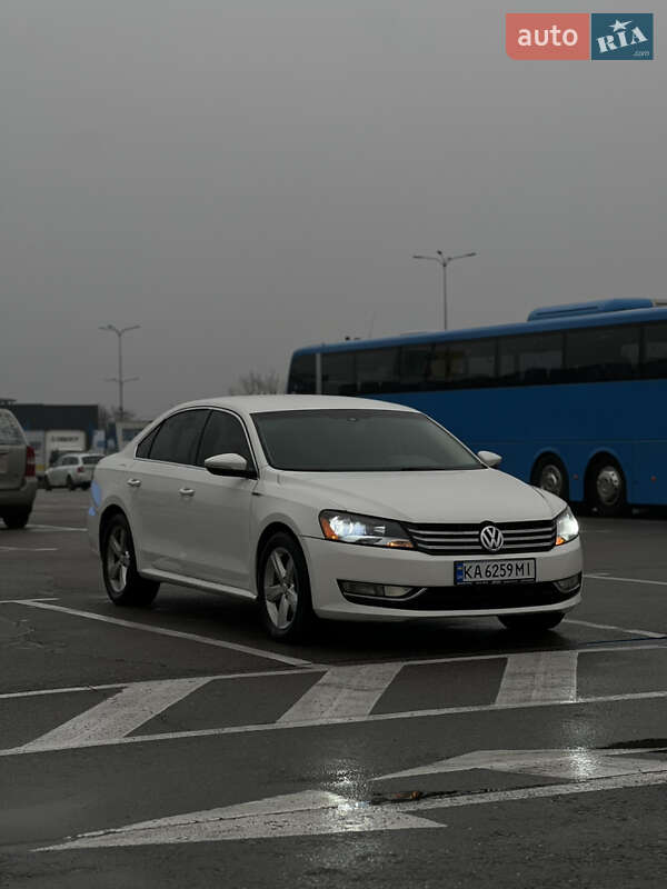 Седан Volkswagen Passat 2011 в Киеве