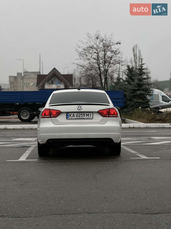 Седан Volkswagen Passat 2011 в Киеве