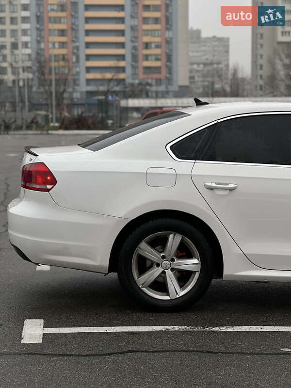 Седан Volkswagen Passat 2011 в Киеве