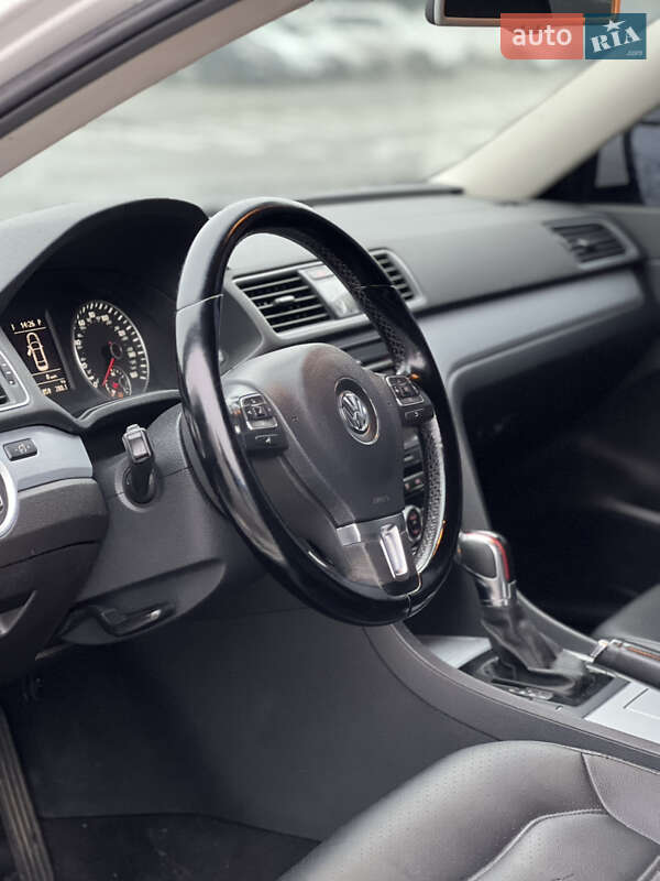 Седан Volkswagen Passat 2011 в Киеве