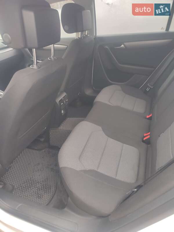 Седан Volkswagen Passat 2013 в Киеве фото 7 Седан Volkswagen Passat 2013 в Киеве