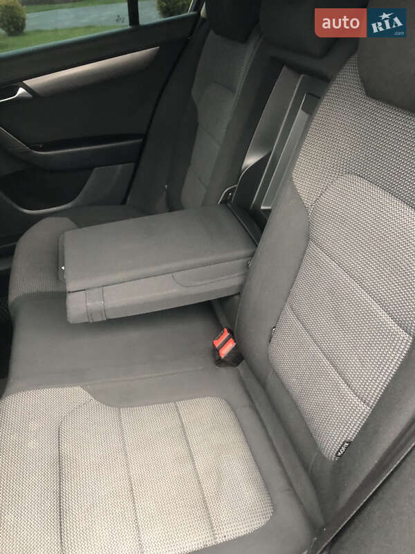 Седан Volkswagen Passat 2011 в Ужгороде