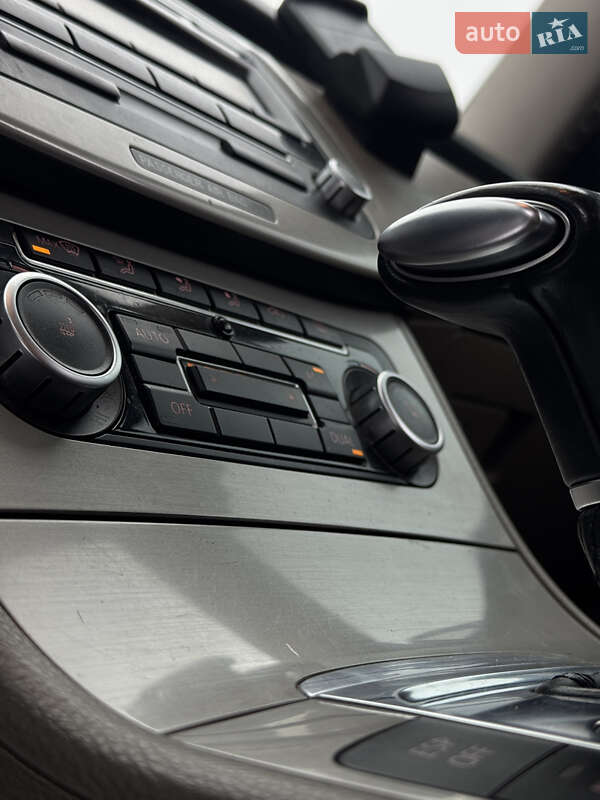 Универсал Volkswagen Passat 2010 в Стрые