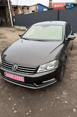 Седан Volkswagen Passat 2012 в Сумах