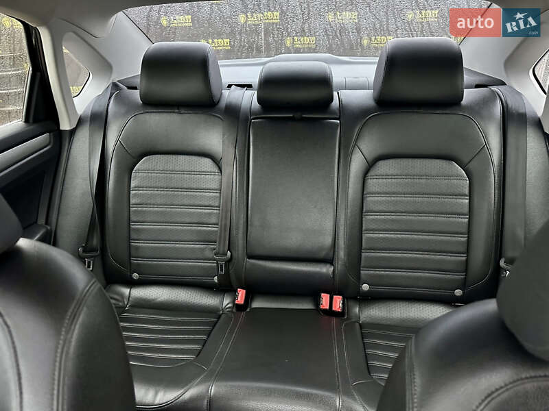 Седан Volkswagen Passat 2014 в Киеве