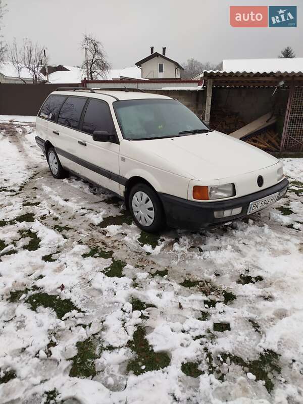 Універсал Volkswagen Passat 1990 в Дубні