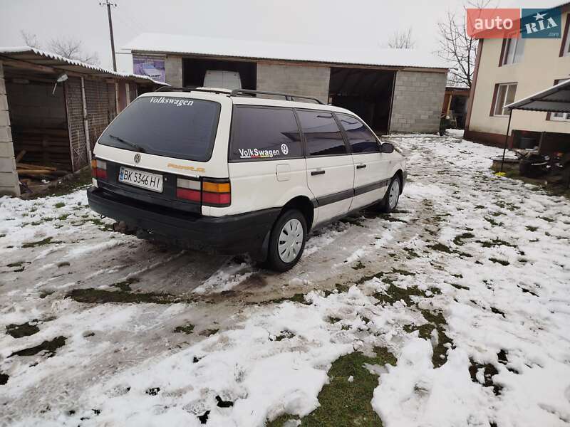 Універсал Volkswagen Passat 1990 в Дубні