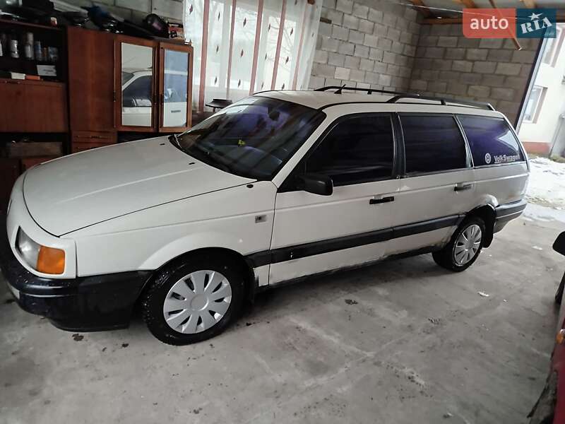 Універсал Volkswagen Passat 1990 в Дубні
