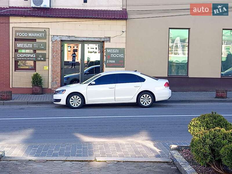 Седан Volkswagen Passat 2014 в Мостиській