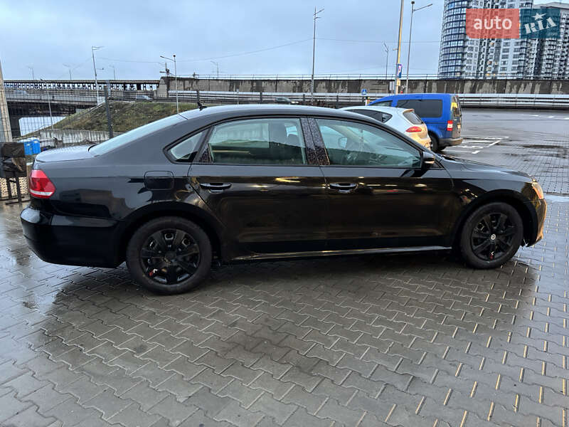 Седан Volkswagen Passat 2012 в Києві