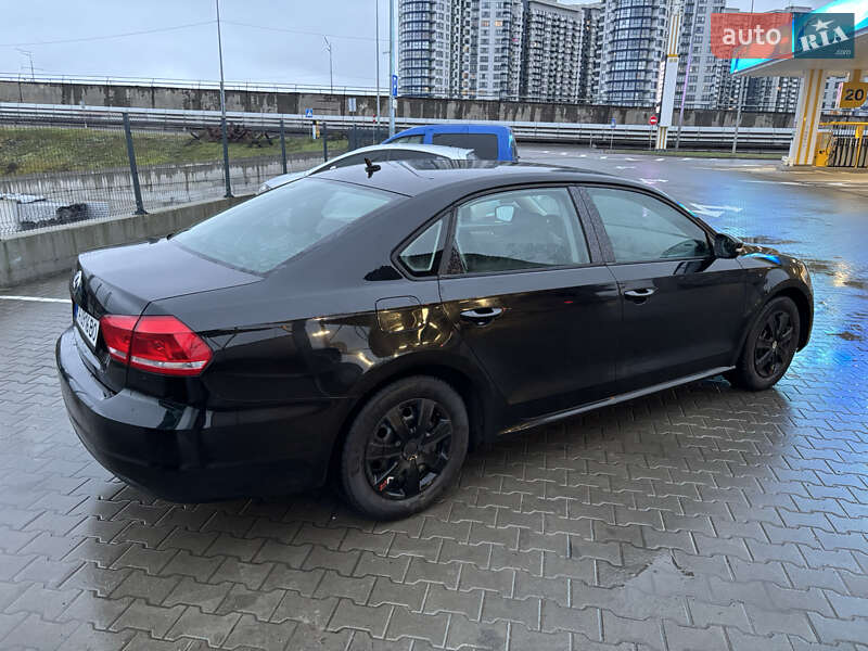 Седан Volkswagen Passat 2012 в Києві