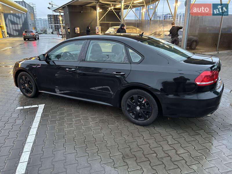 Седан Volkswagen Passat 2012 в Києві