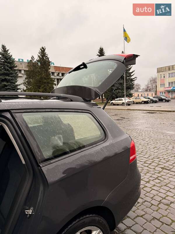 Универсал Volkswagen Passat 2011 в Киеве