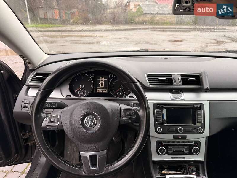 Универсал Volkswagen Passat 2011 в Киеве