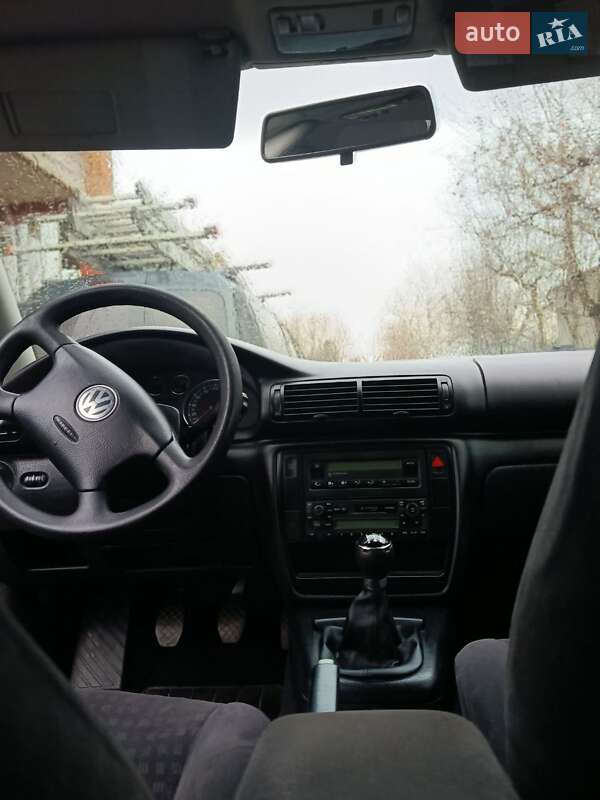 Универсал Volkswagen Passat 2002 в Староконстантинове
