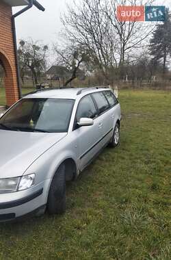 Універсал Volkswagen Passat 2000 в Луцьку