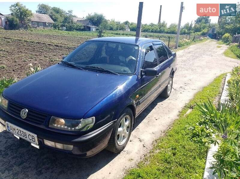 Седан Volkswagen Passat 1996 в Чуднове